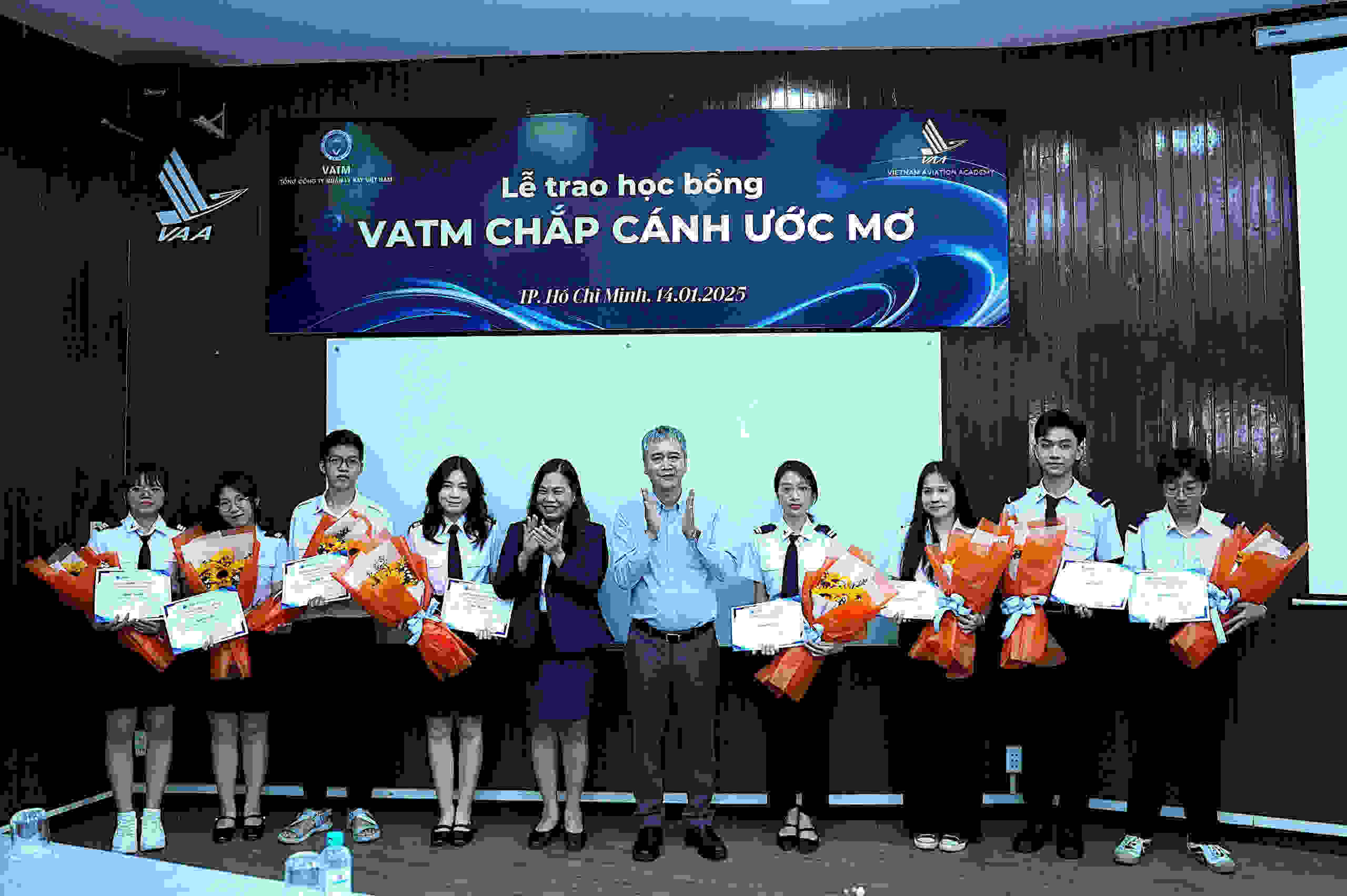 Trường đại học trao học bổng hàng chục tỉ đồng cho sinh viên